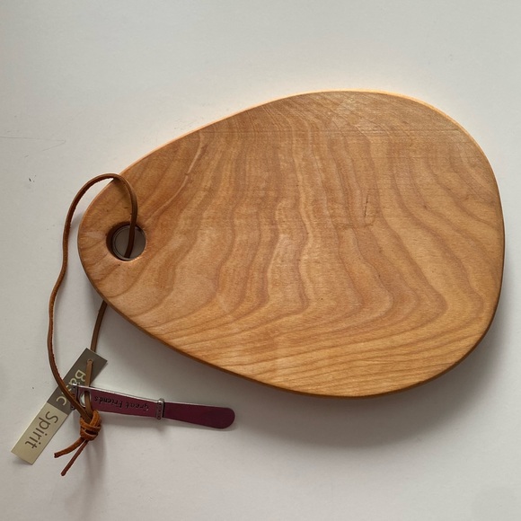 NWT Cutting Board and Cheese Knife Gift Set - Picture 4 of 7